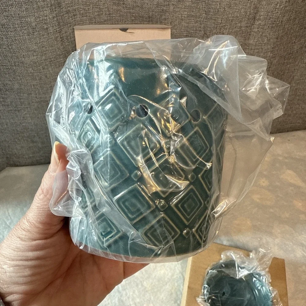NEW‎ Scentsy HYDRO Mid-Size Wax Warmer Aqua Teal Diamond Embossed MSW-HYDR